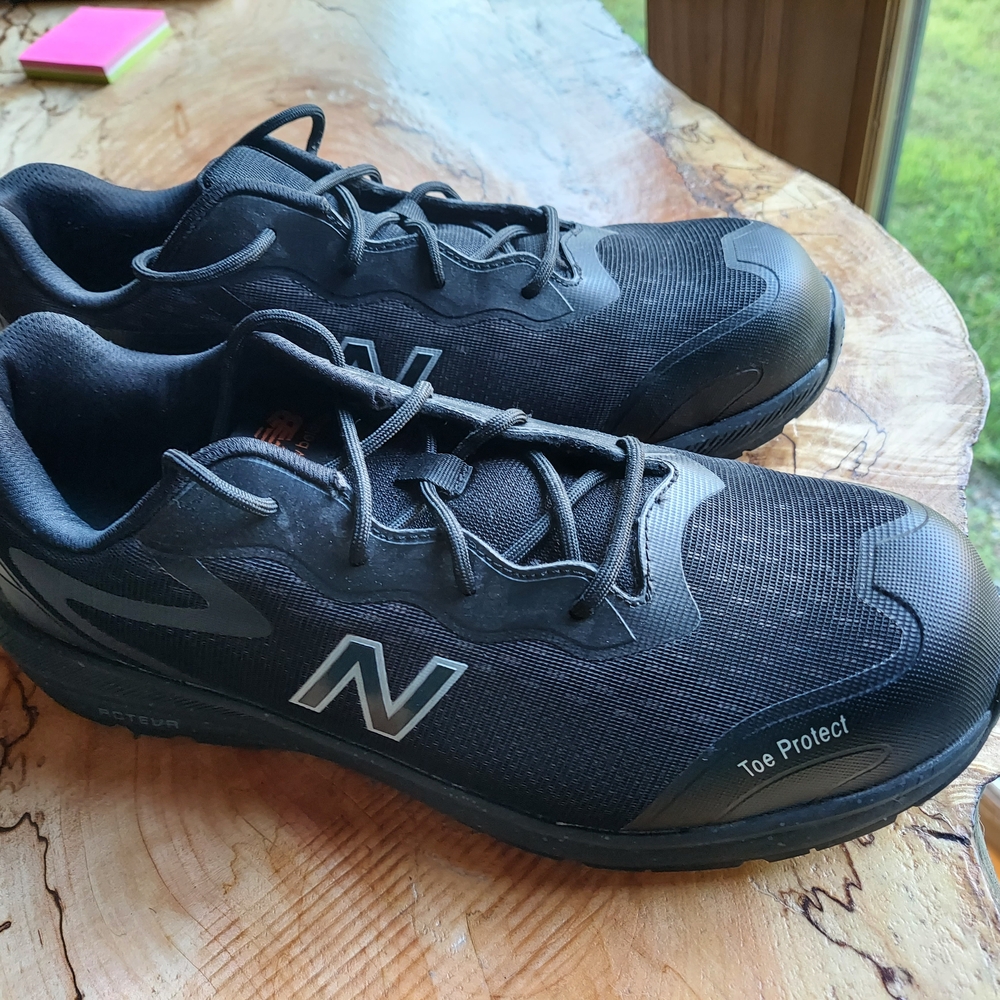 New Balance Men's Black Athletic Shoes